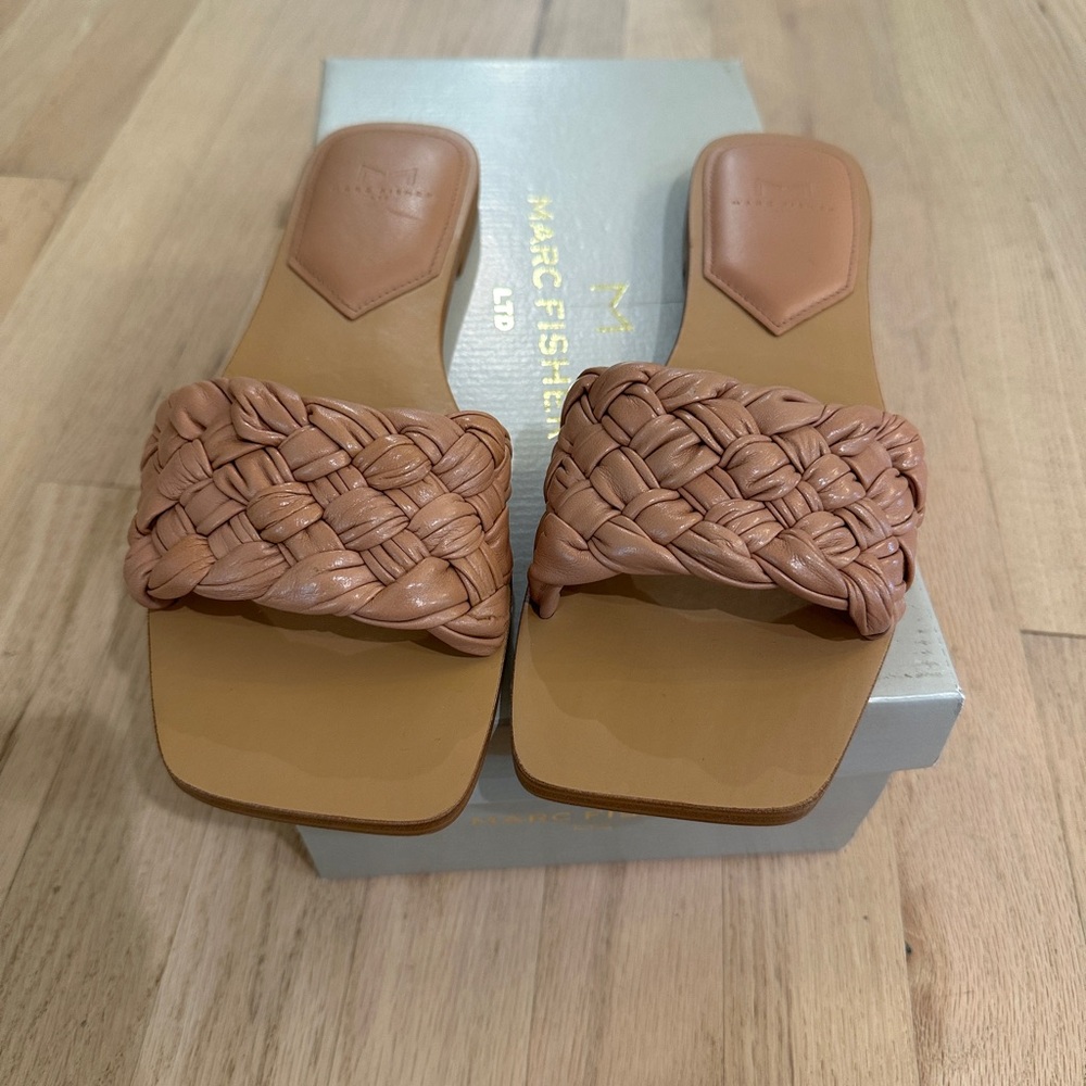 Marc Fisher Never Worn Renna sandal natural leather 9.5